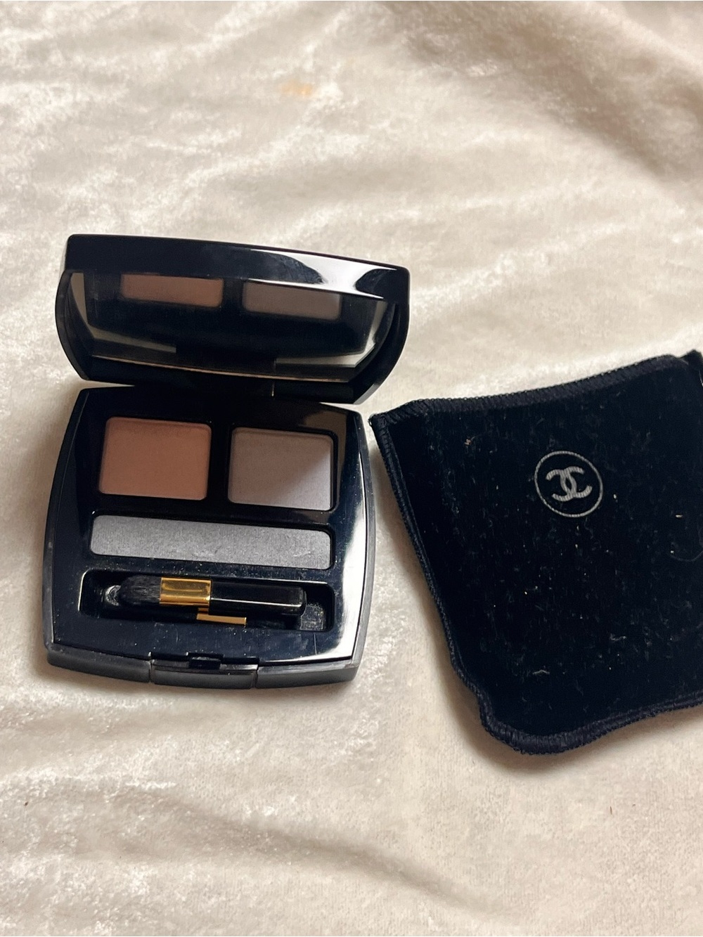 CHANEL Compact Eyeshadow Duo — Warm Taupe & Soft Gray